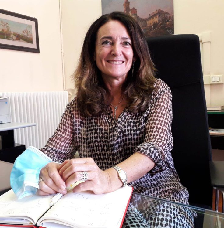 Romana Bacchi subcommissaria Ausl seduta al tavolo di lavoro